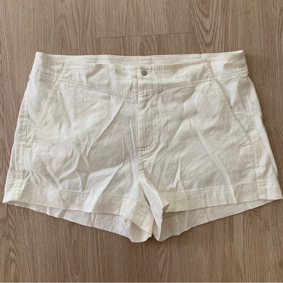 ALC linen shorts nwot